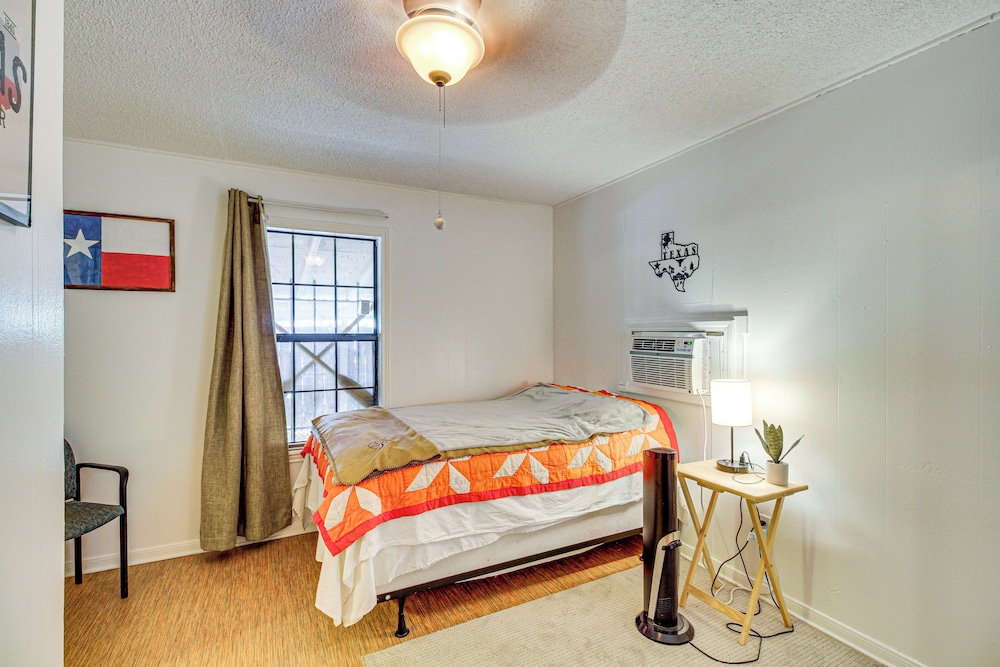 4 Mi to Mcgee Beach: Corpus Christi Home w/ Patio