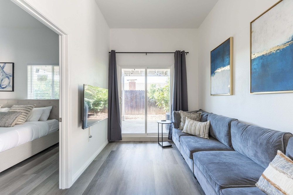 Elegant Retreat Modern Comforts, Prime Location