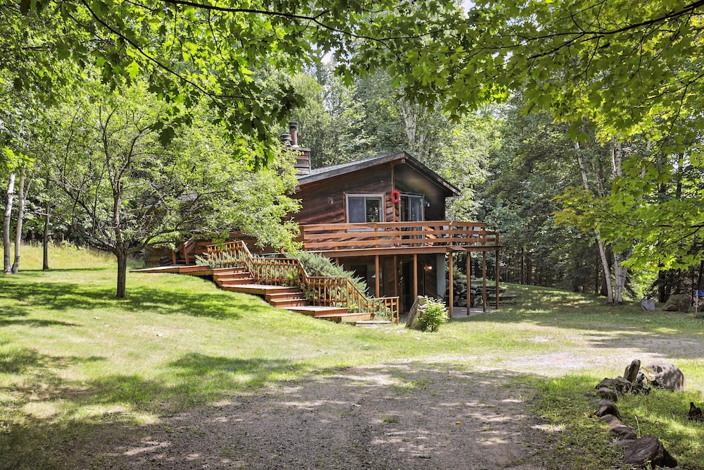 The Treehouse Lakes & Trails Cabin 3 Bedroom Cabin