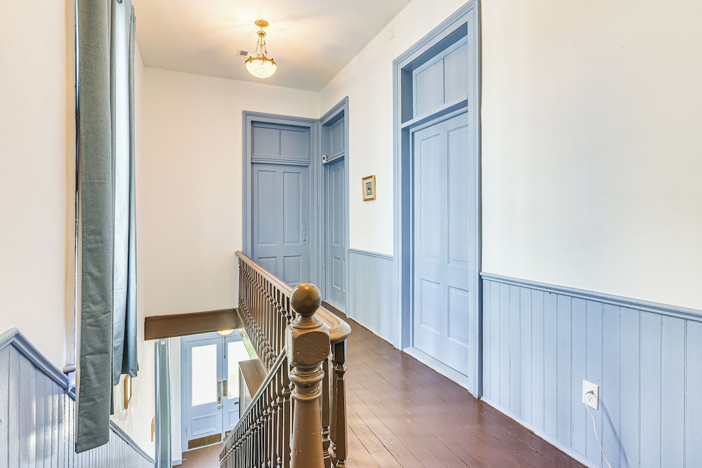 1 Mi to Beach: Historic Retreat in Galveston