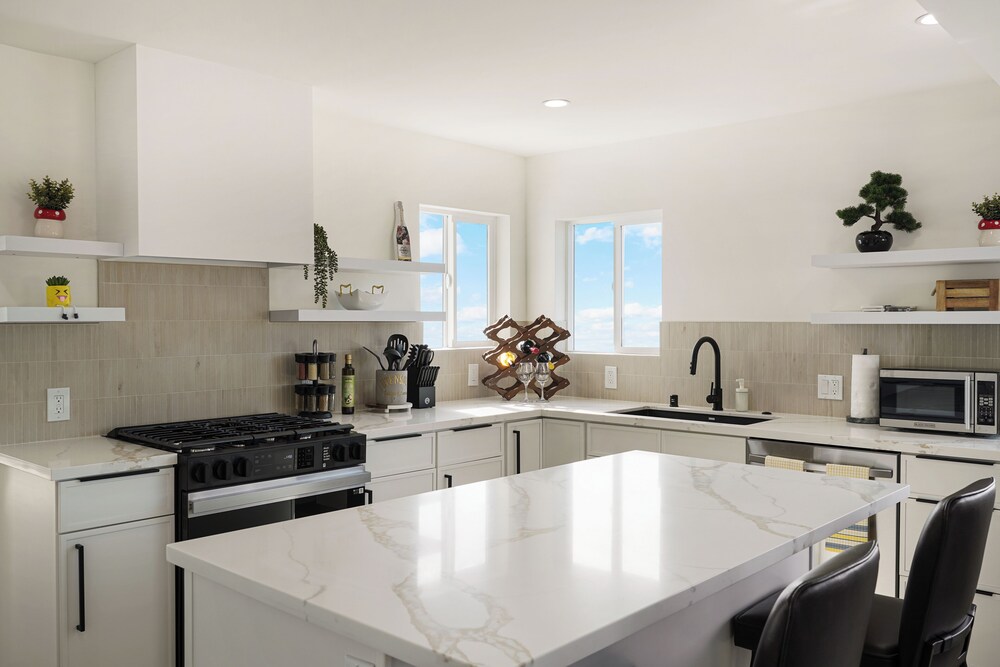 Oceanview Sunset View 3BR Luxe Home Yard
