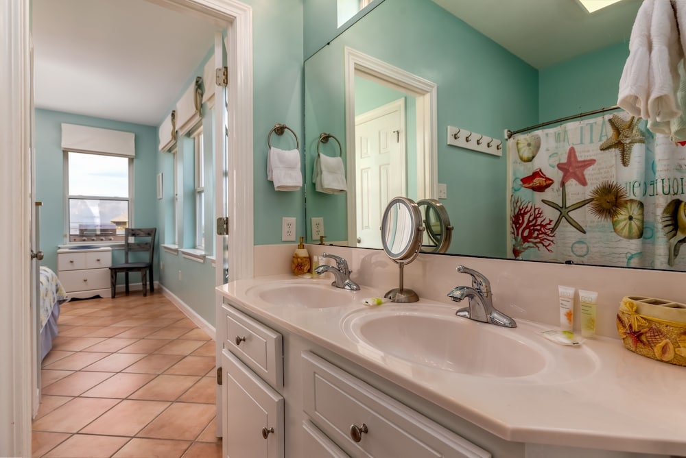 Surfside - 2431 Bienville 4 Bedroom Home by RedAwning