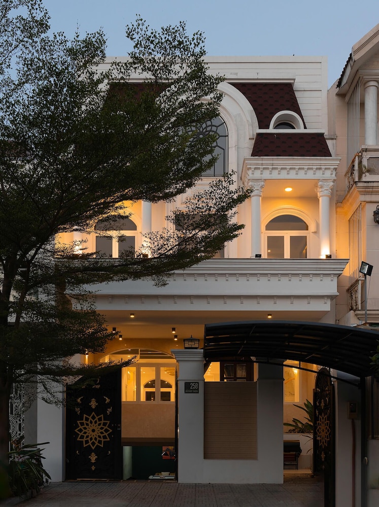 Grand Villa