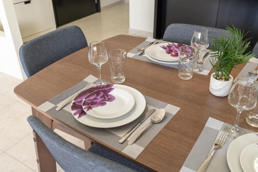 Luxury in Dubai Marina s 1 Bed That Sleeps 2