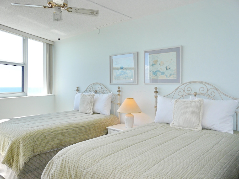 Sunny Beachfront Condo With Pool and Sw-facing Balcony