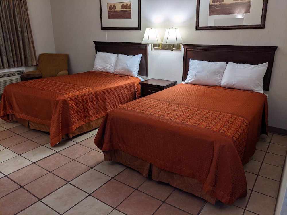 Dyersburg Vacations - Reelfoot Lake Inn - Property Image 5