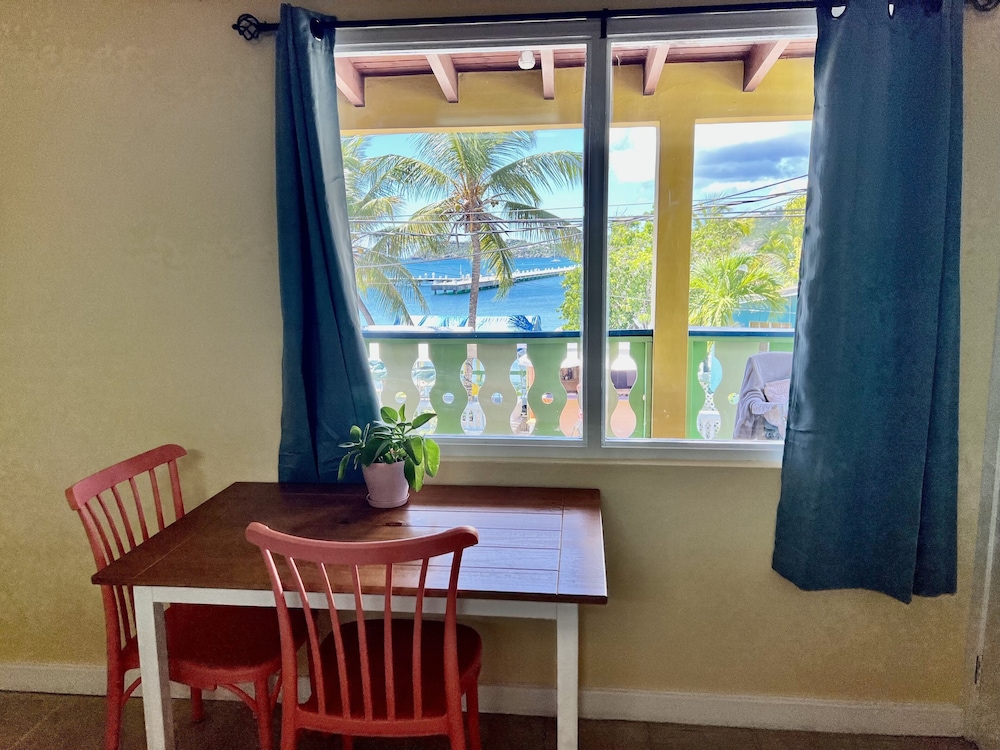 The Waterfront Inn - Hostel