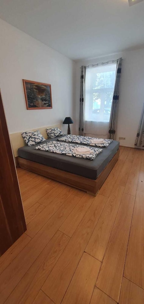 Comfortable 1BR Apartment Near Center