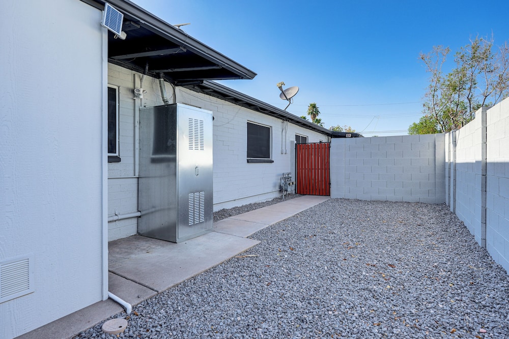 ~ 4 Mi to Old Town Scottsdale: Tempe Duplex view 4
