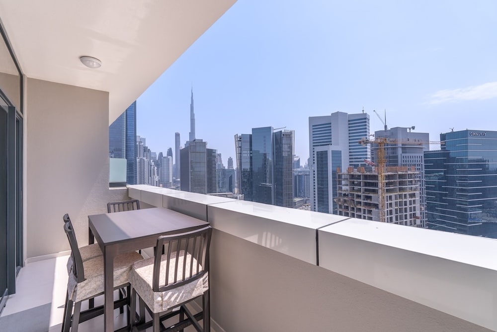 Stylish 1-bedroom Apartment With Stunning Canal Views at Business Bay