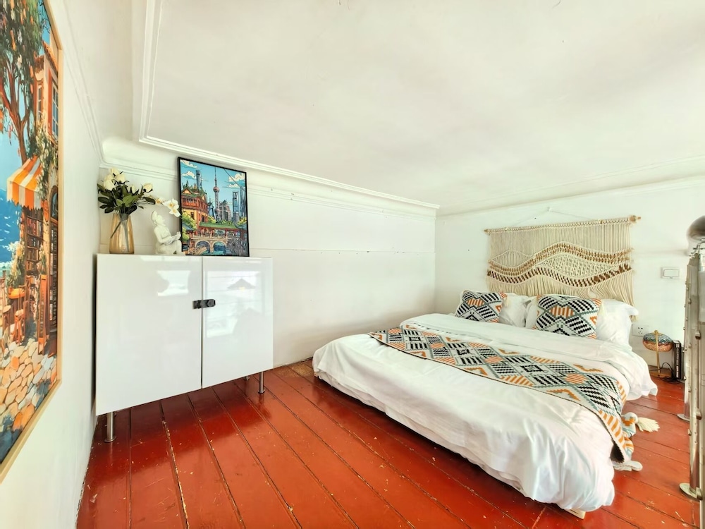 Shanghai Hills & Aromahome Sunshine BnB