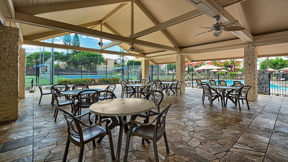 Oceanfront Penthouse With Sunset Views, A/C and Wraparound Lanai! - Vrkcv