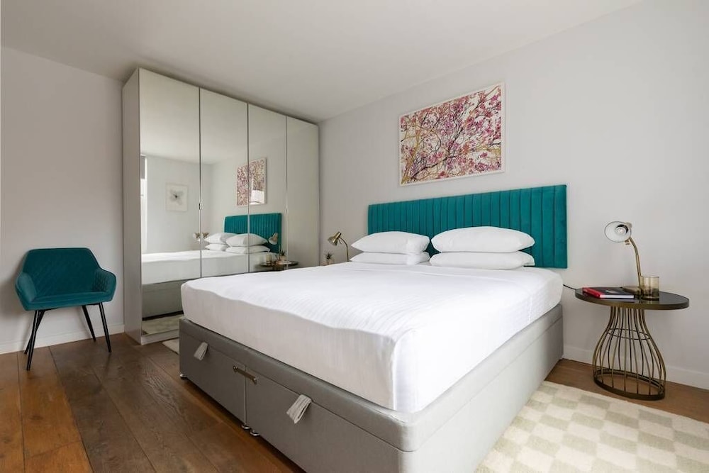St Stephen's Gardens Viii by Onefinestay