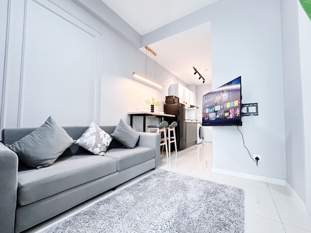 Majestic Residence by Manhattan Group