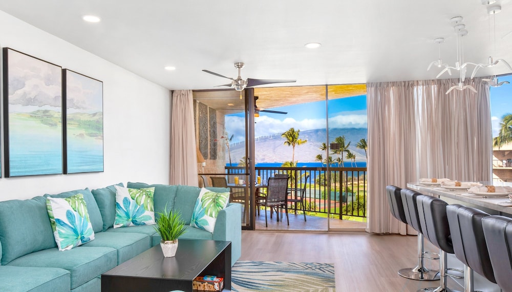 2BR/2BA Oceanfront Condo in Maui Sunset
