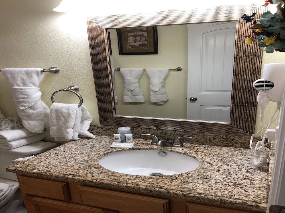 Beachgate Condo Suites And Hotel 331+332 4 Bedroom Condo