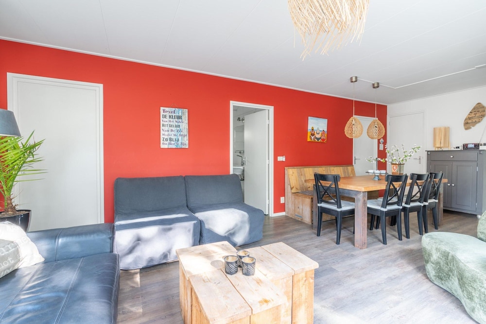 Tastefully Furnished Bungalow for 6 People With Lots of Privacy