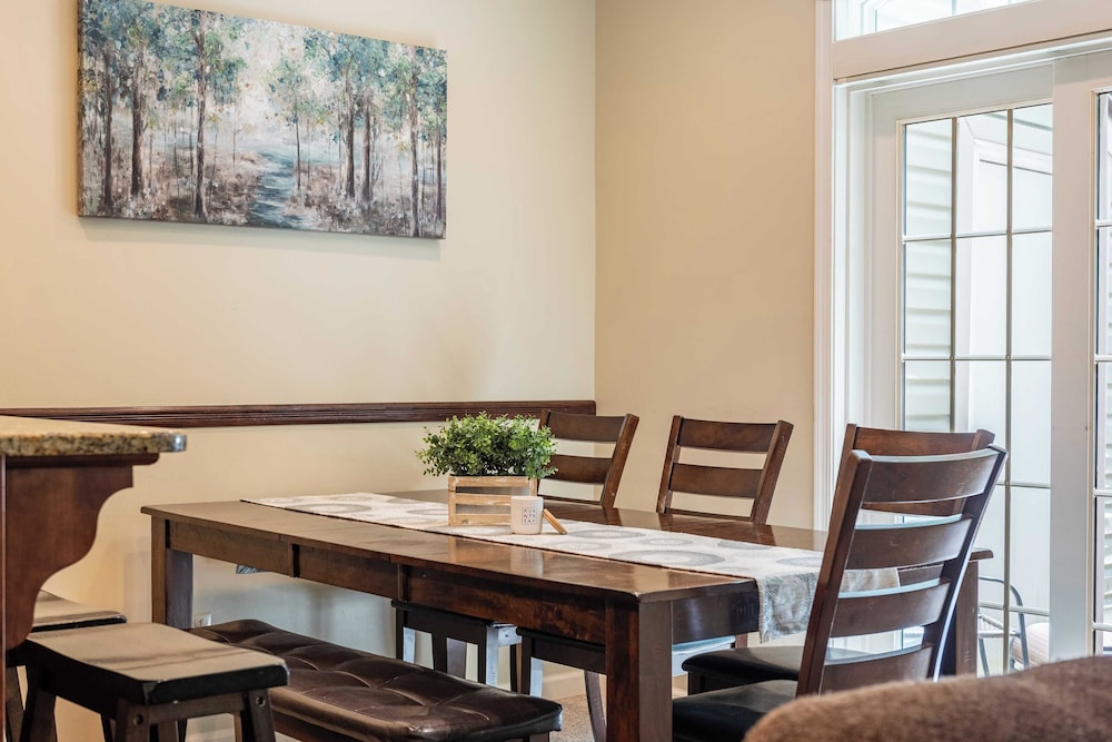 Highland Hideaway by Avantstay Group Poconos Retreat w/ Patio + Game Room