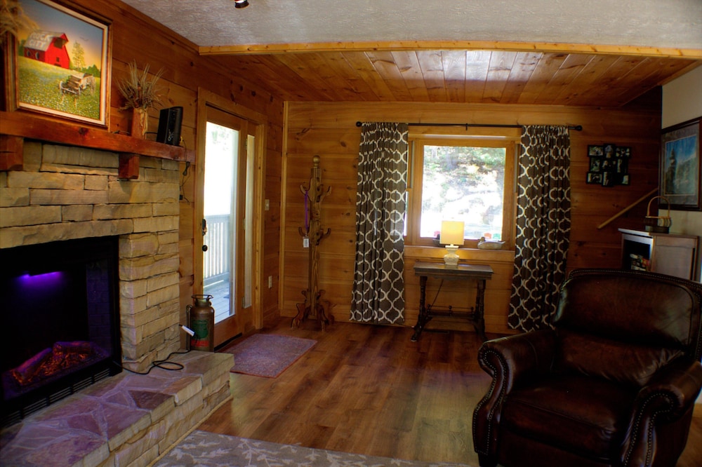 Alpine Air 3 Bedroom Cabin
