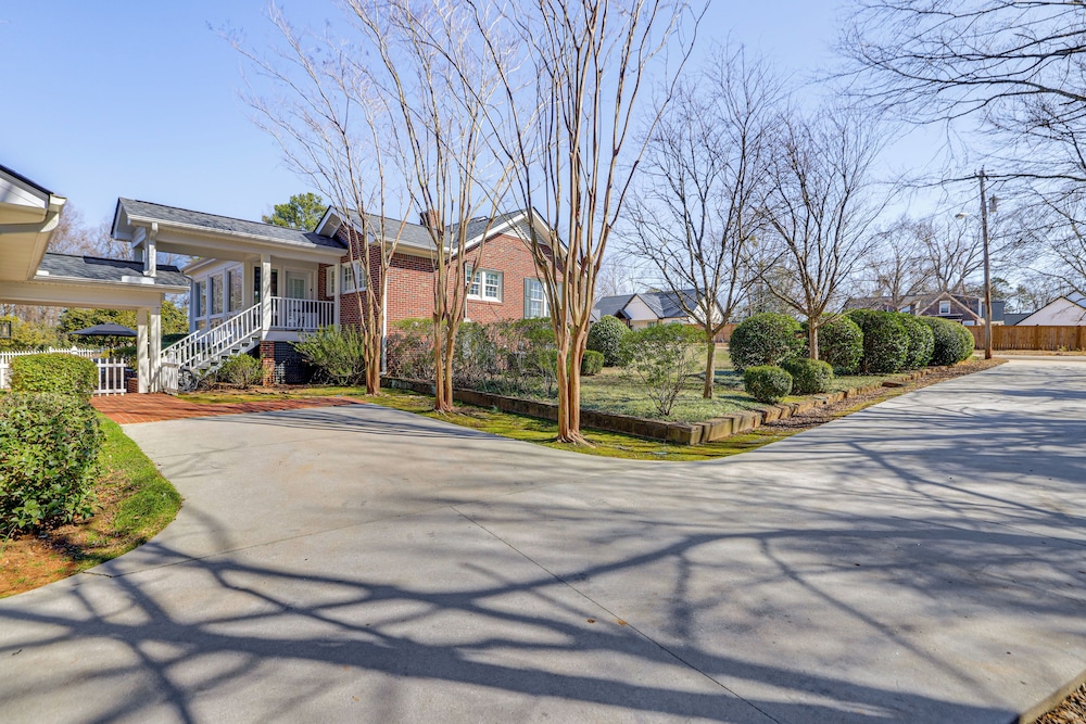 3 Mi to Dtwn Greer: Mountain-view Home!