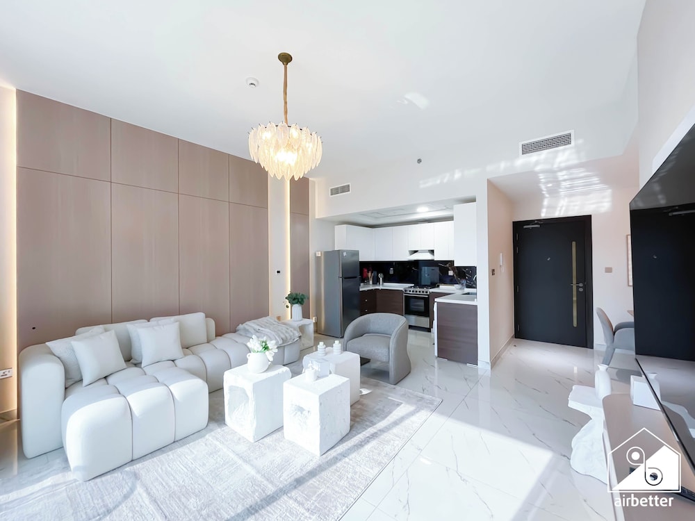 Jewelz Luxury 2BR Balcony, Pool & Garden Views