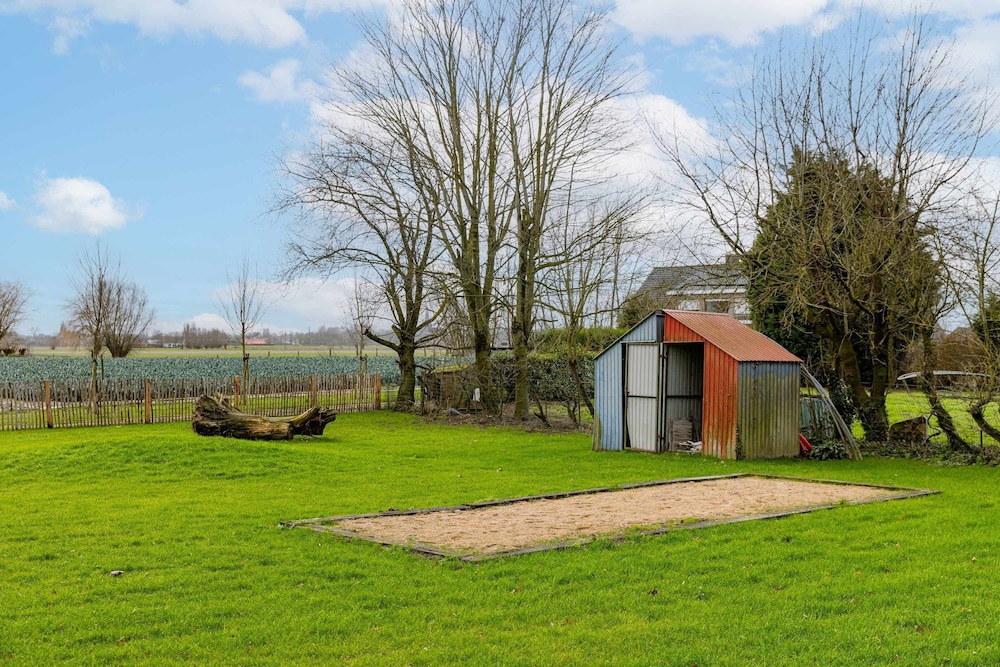 Vacation Home for 6 Person and Beautiful Garden