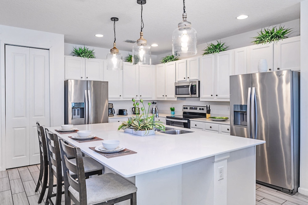 20 Guest Family-friendly Mansion at Sonoma Resort view 5