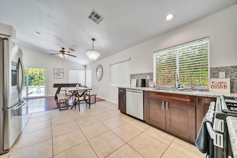 @marbella Lane - 4BR Lavish Castle Retreat