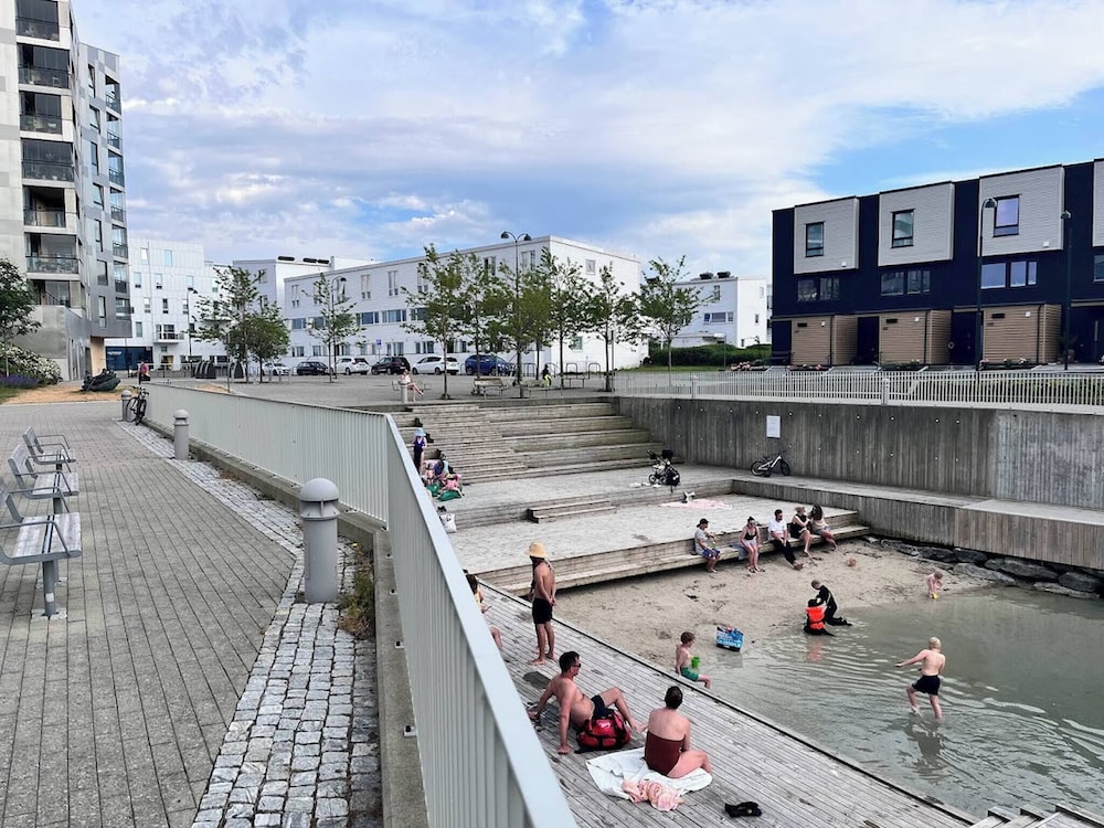"central By the Sea, Close to the City" view 2