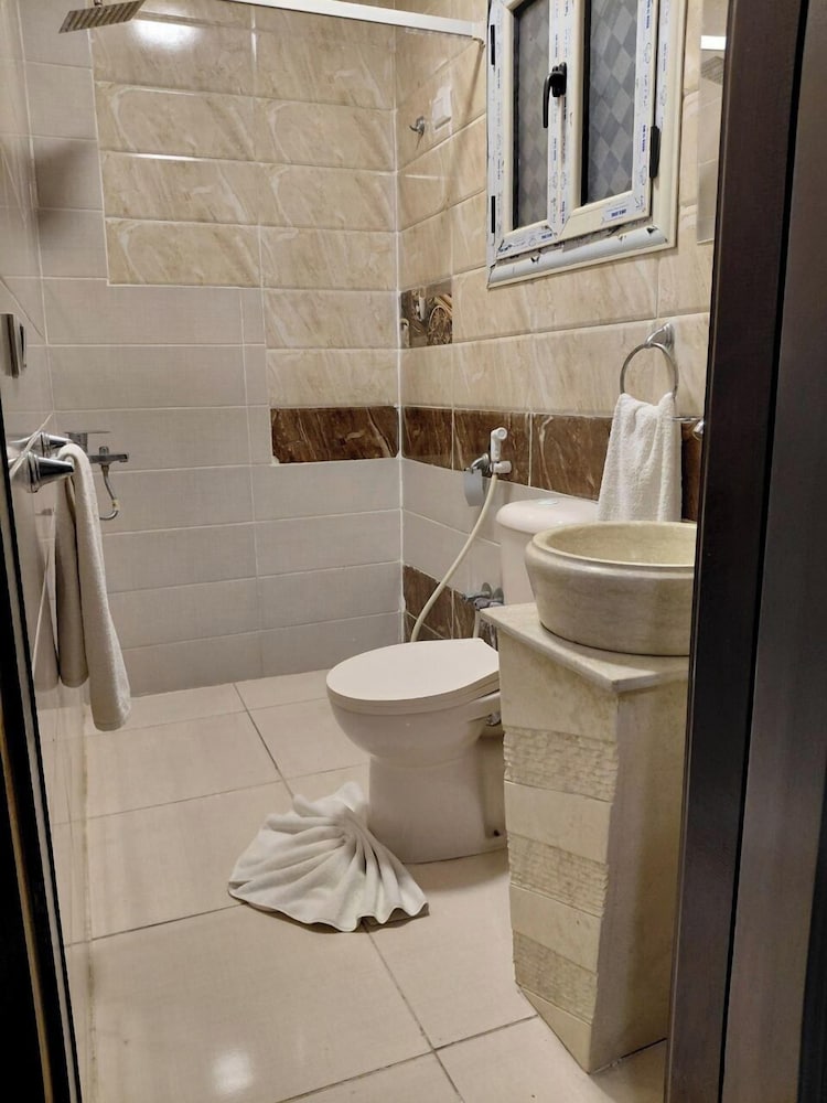 Pearl pyramids Inn