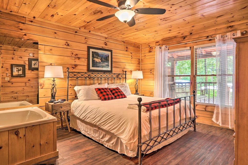 Cabin w/ Deck + Fireplace < 3 Mi to Dollywood! view 3