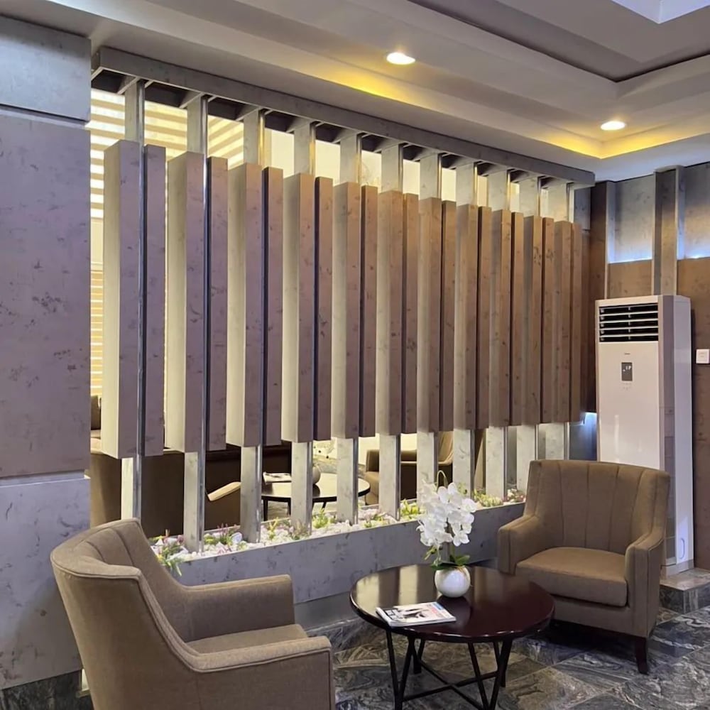 Elegant Hotel & Suites by City Green view 2