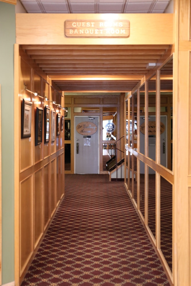 Tamarack Motor Inn