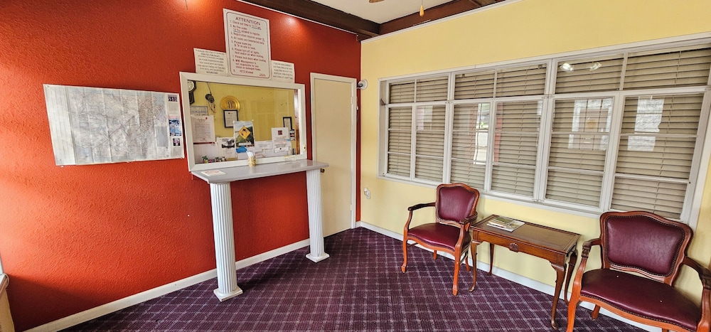 Deluxe Inn