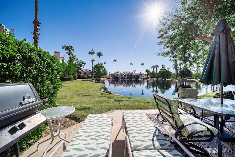 Cozy Lakeside Retreat in PGA West Bbq Scenic Views