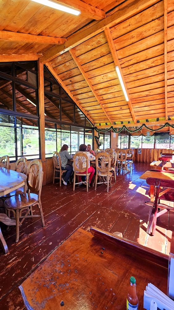 Hostal El Pital Lecho de Flores
