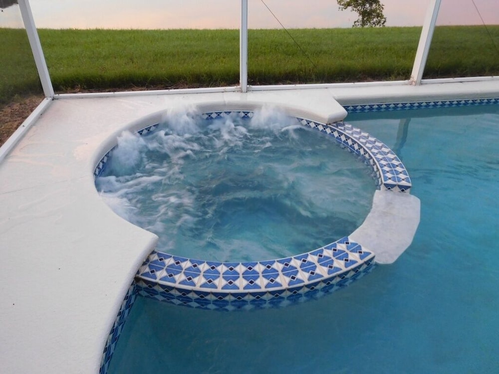 Palm Lake Villa 6 Bedroom Home