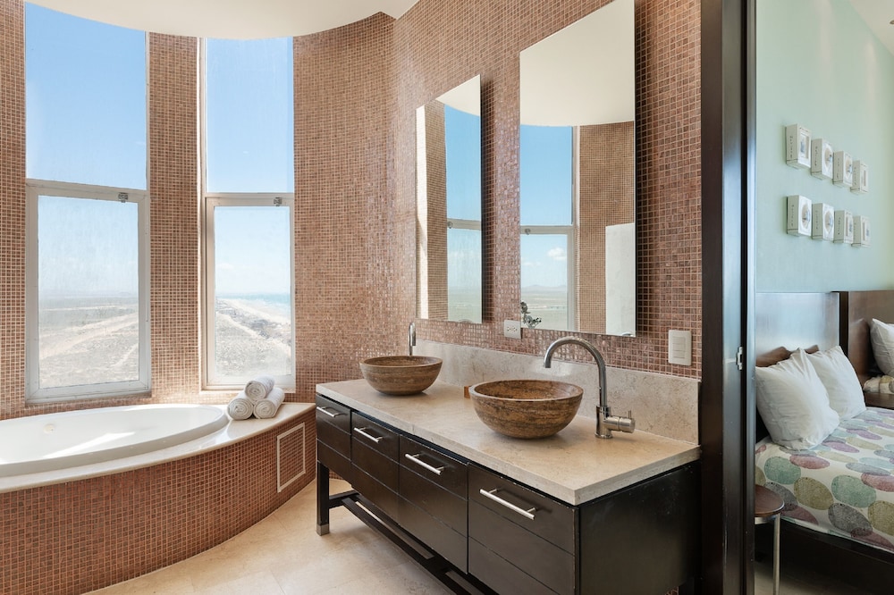 Encanto Living 1201 -4BR by Kivoya
