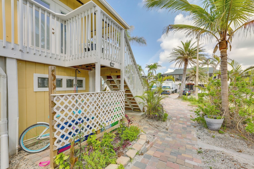 Steps to Shore: Sunny Fort Myers Beach Escape!