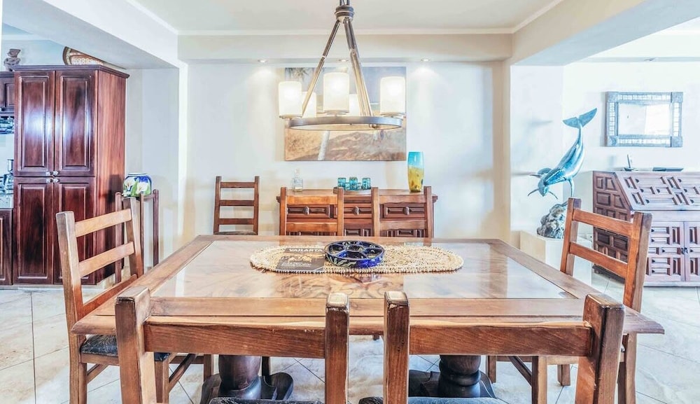 Ocean View 2Br Condo-balcony-beach-pool - 805