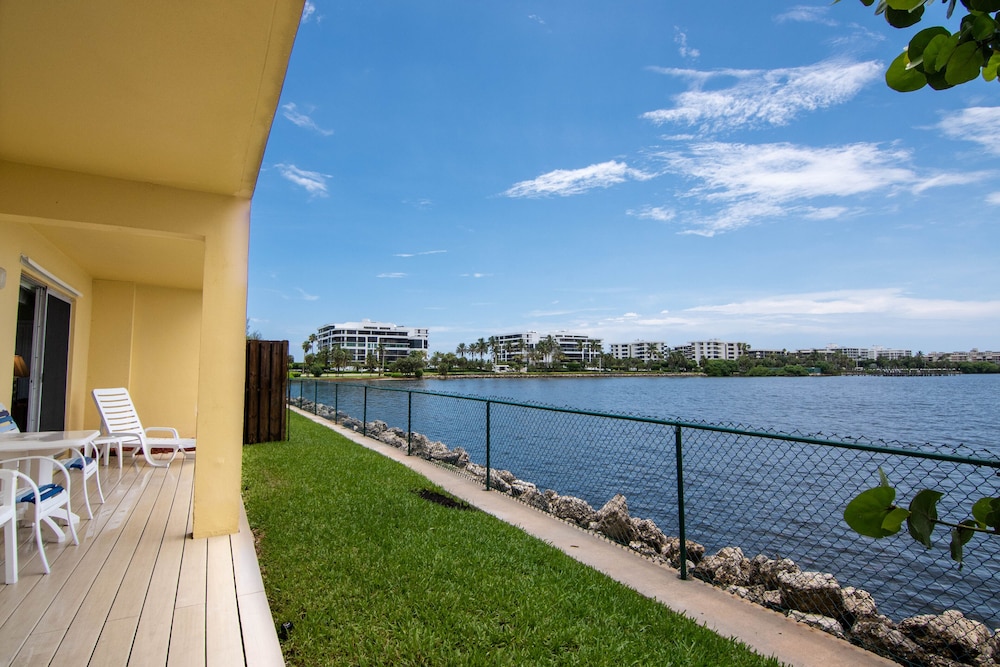 Palm Beach Waterfront Suites