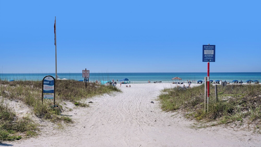 5BR Sleeps 14 in Seagrove Beach, Golf Cart, 6 Bikes, Pool + Free Attractions!