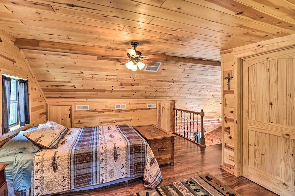 Rural Wooded Cabin Near Trophy Trout Fishing! view 5