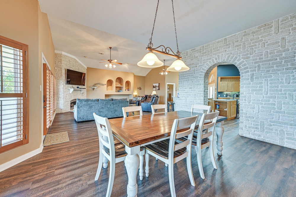 Boat Dock & Hot Tub: Waterfront Home in Milam!