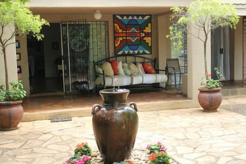 Hlulala Guesthouse