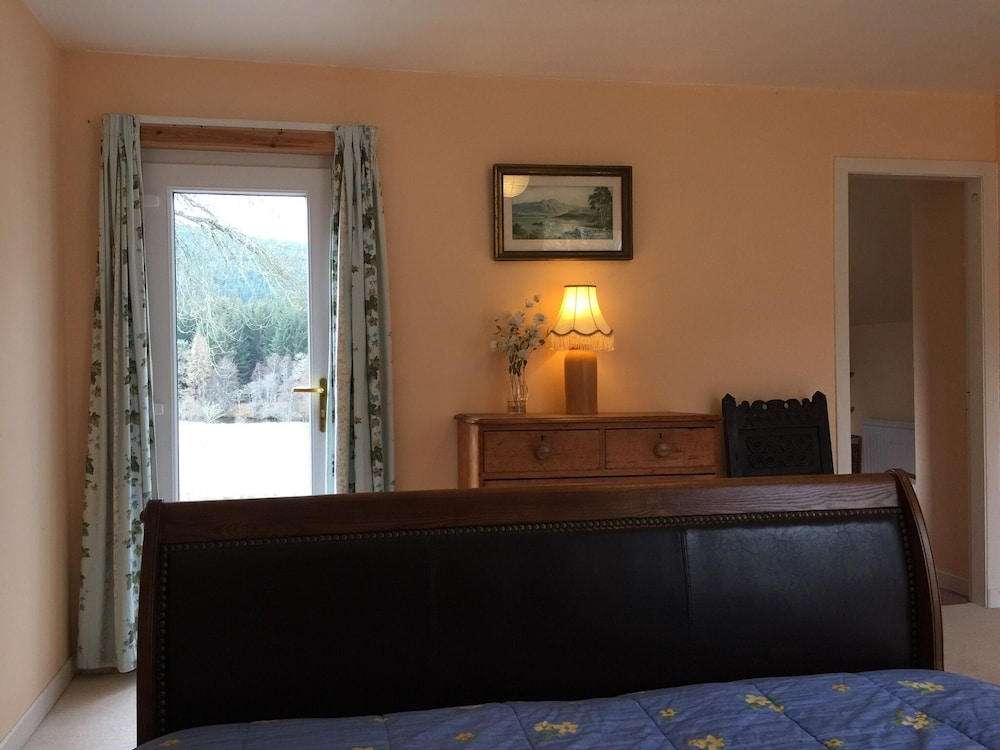 Beautiful Highland 1-bed Cottage view 4