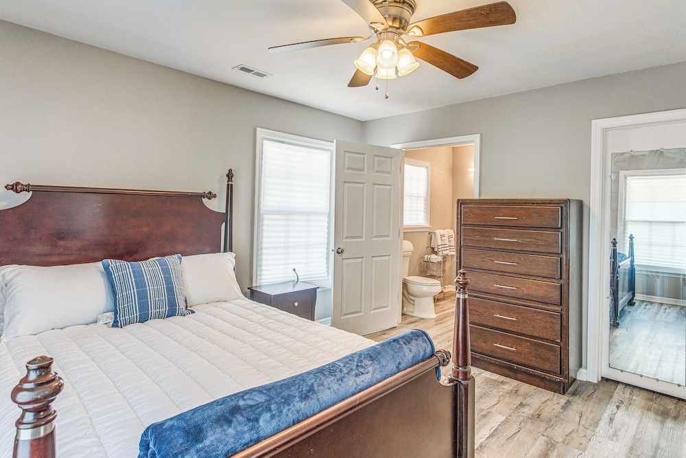 4 Mi to Loris Nature Park: Family Home w/ Yard