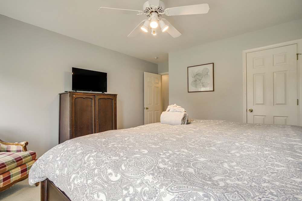 Waterfront Home w/ Hot Tub in Bozman Village!