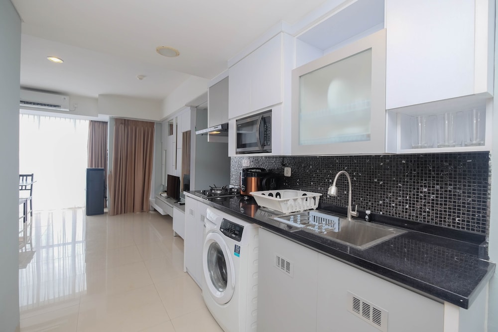 Spacious Combine Unit 1BR with Extra Room Apartment at H Residence view 3