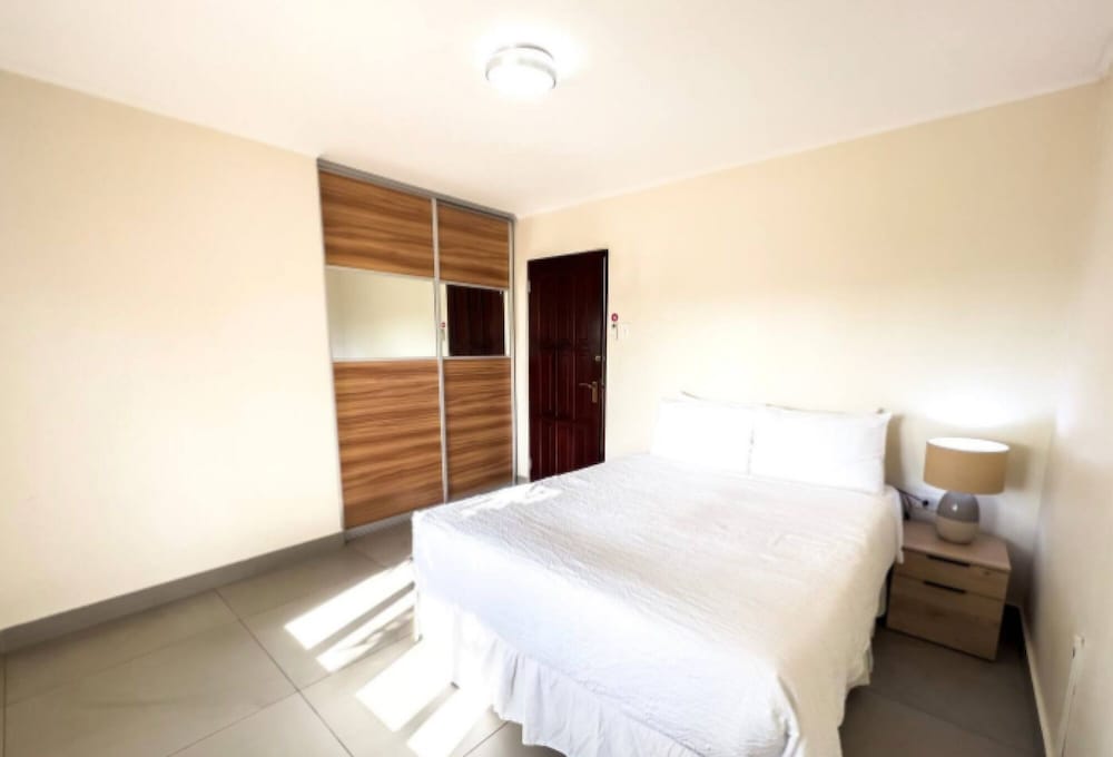 Spacious 6BR Villa w Pool Close2beach Sleeps 16